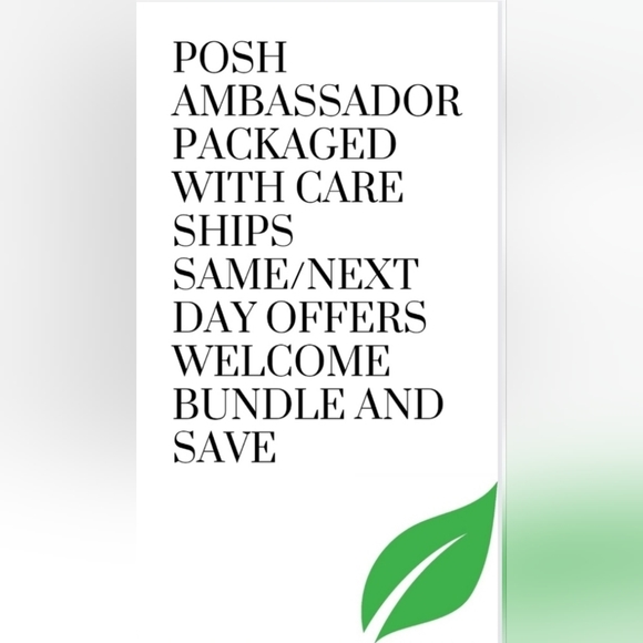 NWT- Champion Reverse Weave Cropped Hoodie in Size Medium #252 - Picture 3 of 3